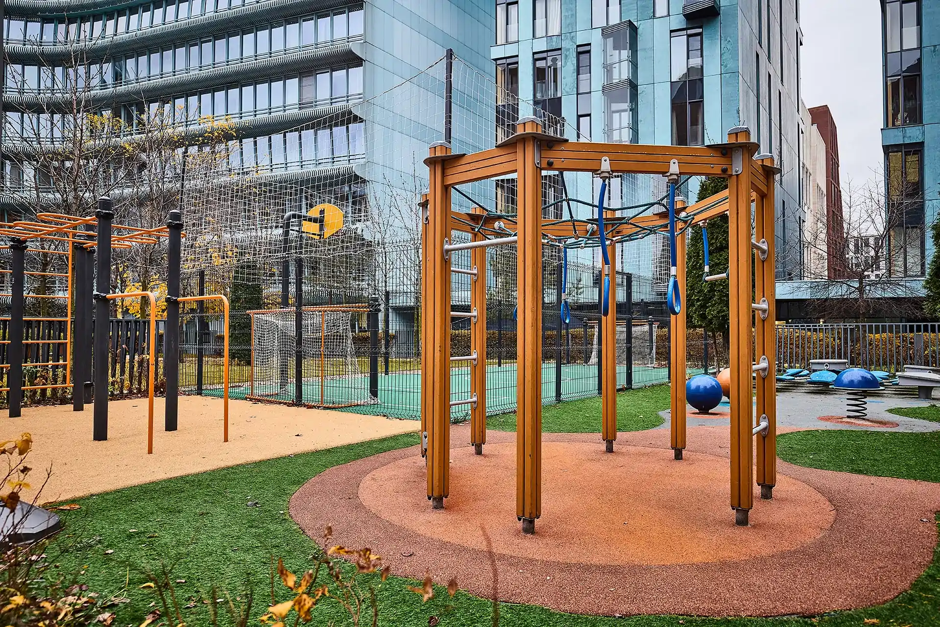 MySadik Снаружи